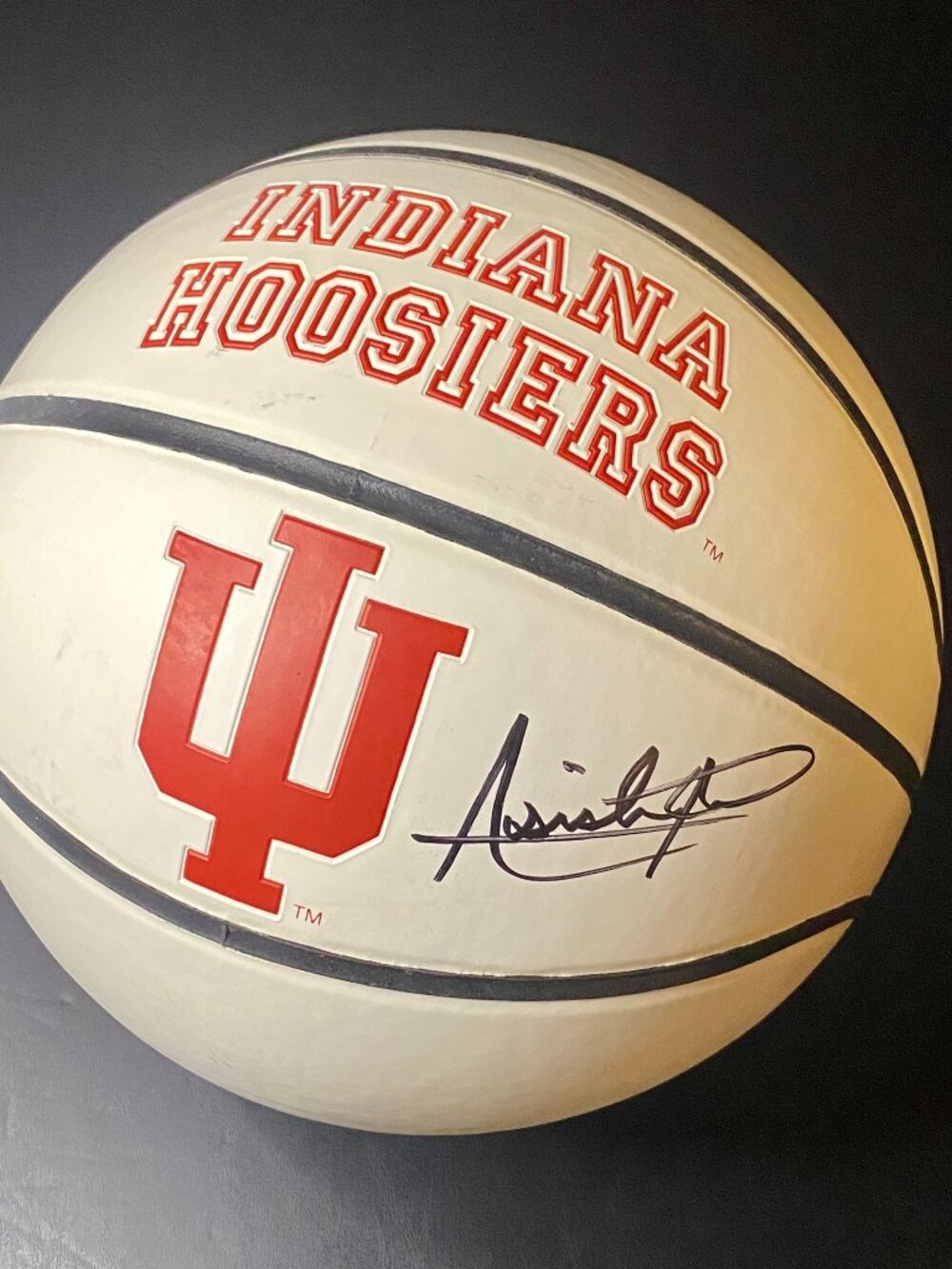 Isiah Thomas Signed Logo Basketball With COA (PC605886) (Hoosiers, Pistons)